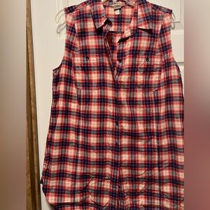 Woman’s size Large, plaid Duluth tunic with pockets.